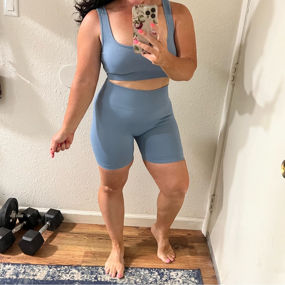 Workout top and bottom